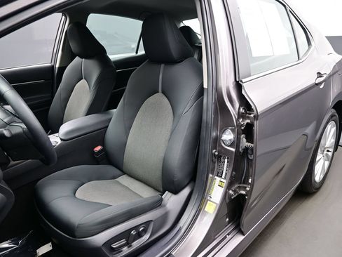 Used 2021 Toyota Camry LE w/ Cold Weather Package FWD image 12