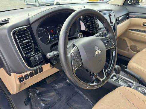 Used 2016 Mitsubishi Outlander SEL image 17