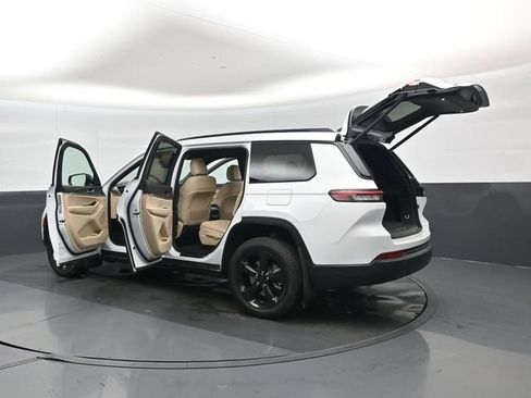 Used 2025 Jeep Grand Cherokee L Limited w/ Luxury Tech Group II image 49