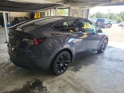 Used 2024 Tesla Model Y Long Range image 4