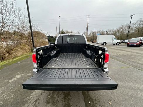 Used 2020 Toyota Tacoma TRD Off-Road image 22