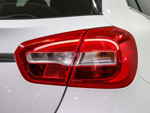 Used 2020 Mercedes-Benz GLA 250 image 11