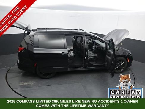 Used 2025 Chrysler Pacifica Limited FWD image 74