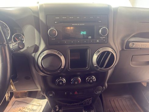 Used 2018 Jeep Wrangler Sport image 18