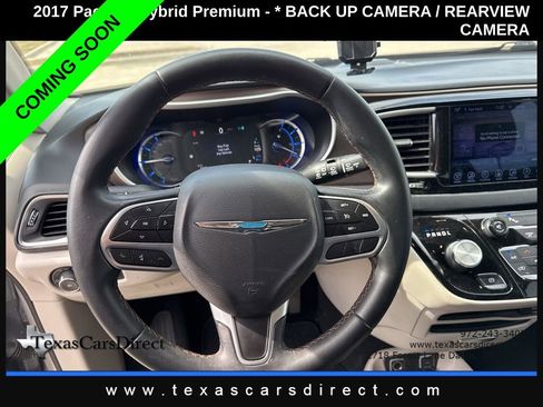 Used 2017 Chrysler Pacifica Premium image 7