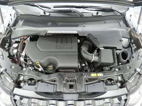 Used 2025 Land Rover Discovery Sport S image 29