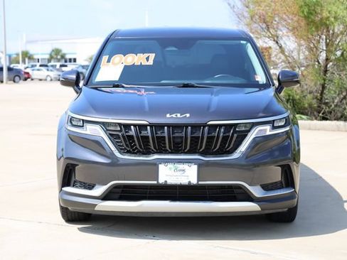 Used 2023 Kia Carnival LX FWD image 2