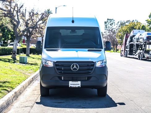 Used 2024 Mercedes-Benz Sprinter 2500 image 4