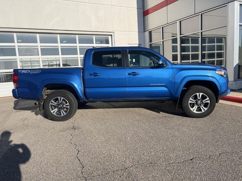 Used 2016 Toyota Tacoma TRD Sport image 23