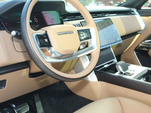 New 2025 Land Rover Range Rover Long Wheelbase SE image 14