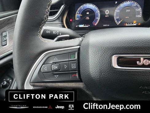 Certified 2025 Jeep Grand Cherokee Limited AWD/4WD image 22