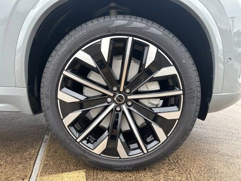 New 2026 Volvo XC90 B6 Plus w/ Protection Package Premier image 10