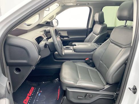 Used 2025 Ford Expedition Active AWD/4WD image 14