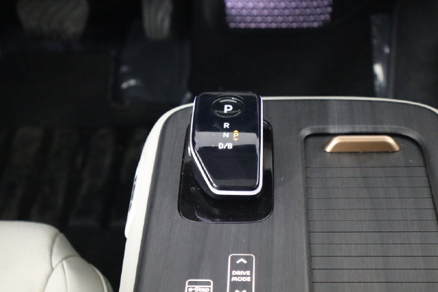 Used 2023 Nissan Ariya AWD image 25