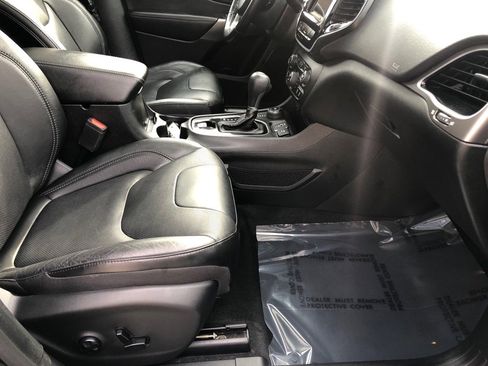 Used 2021 Jeep Cherokee Limited image 26