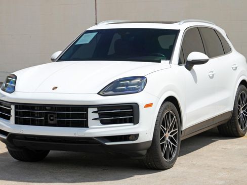 Used 2025 Porsche Cayenne w/ Premium Package Plus AWD/4WD image 54