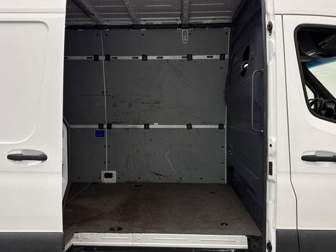 Used 2020 Freightliner Sprinter 3500 RWD image 21