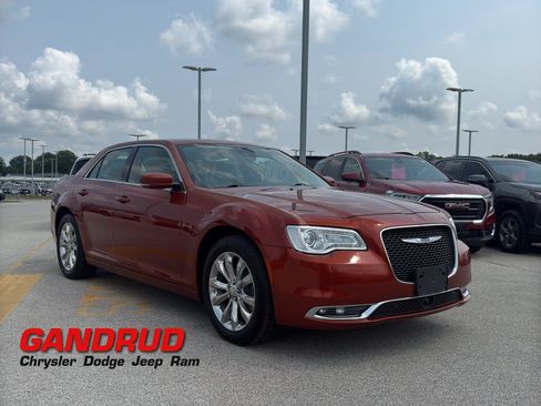Used 2021 Chrysler 300 Touring L AWD/4WD image 1