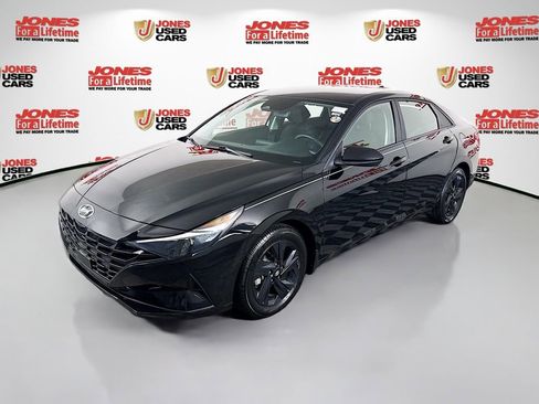 Certified 2022 Hyundai Elantra SEL FWD image 12