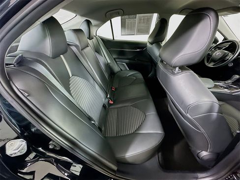 Used 2024 Toyota Camry SE image 11