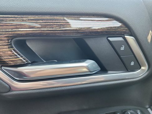 New 2025 GMC Sierra 2500 SLE w/ SLE Value Package; image 22