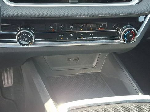 Used 2025 Chevrolet Equinox LT FWD image 15