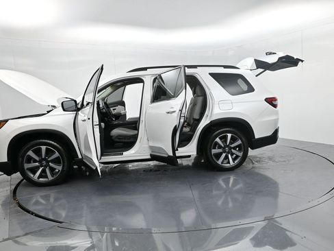Used 2025 Honda Pilot Touring image 75