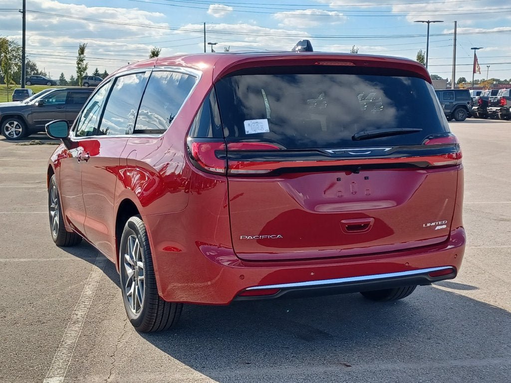 New 2027 Chrysler Pacifica Limited AWD/4WD image 3