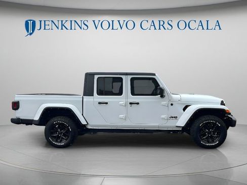 Used 2022 Jeep Gladiator Sport AWD/4WD image 2