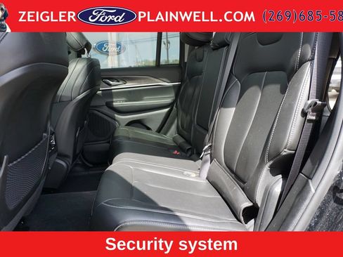 Used 2023 Jeep Grand Cherokee Limited AWD/4WD image 12