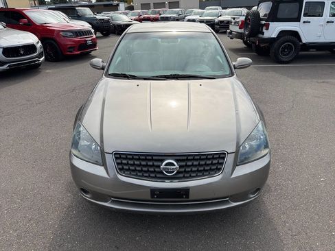 Used 2005 Nissan Altima 3.5 SE image 11