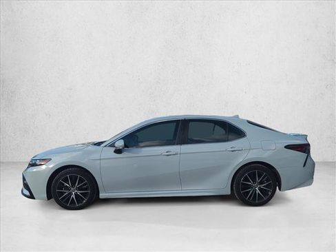 Used 2023 Toyota Camry SE FWD image 5