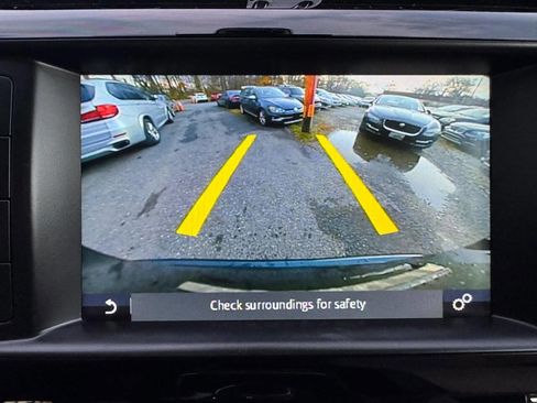 Used 2017 Jaguar F-PACE Premium image 20