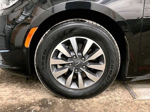 Used 2022 Chrysler Pacifica Limited image 8