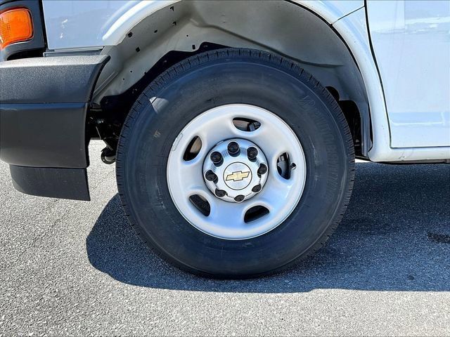 New 2026 Chevrolet Express 2500 RWD image 4