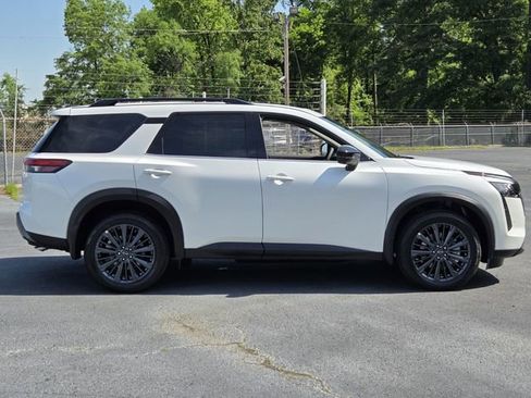 New 2026 Nissan Pathfinder SL FWD image 6