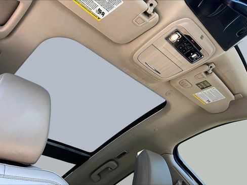 Used 2022 Lincoln Corsair AWD w/ Premium Package image 17