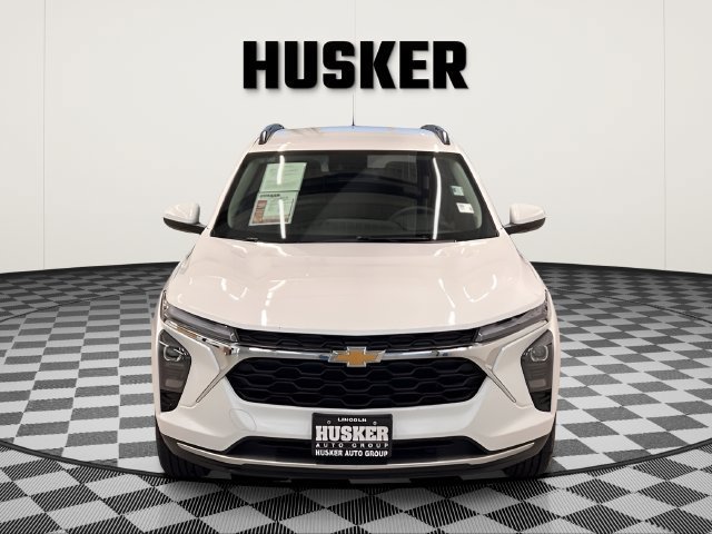 Certified 2025 Chevrolet Trax LT FWD image 3