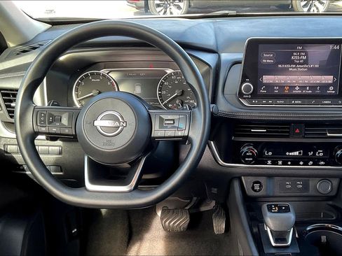 Used 2024 Nissan Rogue SV image 5