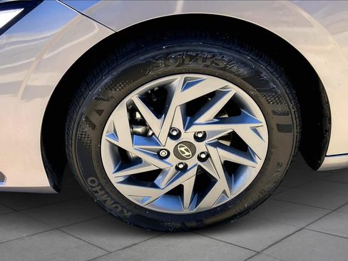 Certified 2024 Hyundai Elantra SEL image 11