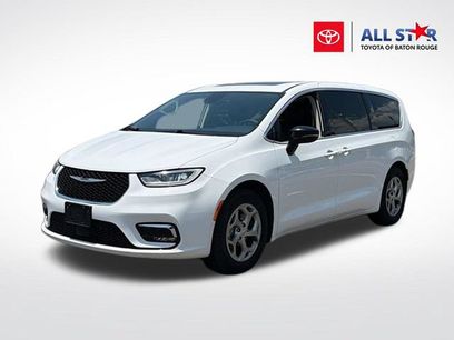 Used 2023 Chrysler Pacifica Touring-L
