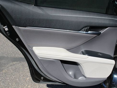 Used 2018 Toyota Camry XLE FWD image 13