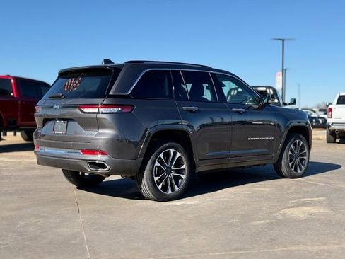 Used 2022 Jeep Grand Cherokee Overland image 2