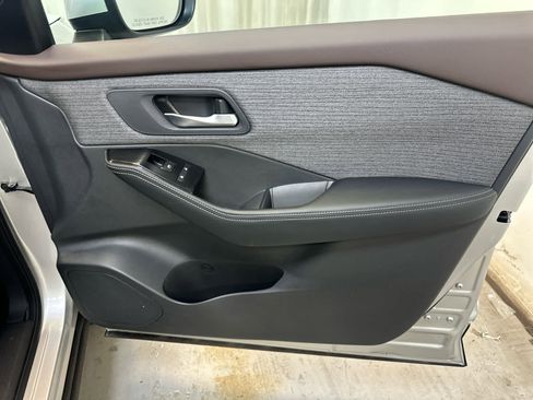 Certified 2022 Nissan Rogue SV image 26