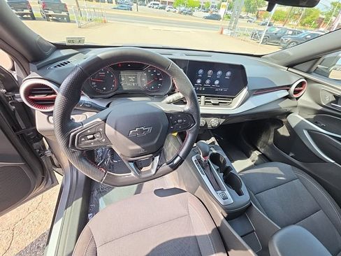 Used 2024 Chevrolet Trax RS FWD image 9