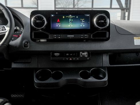 Used 2025 Mercedes-Benz Sprinter 2500 image 20