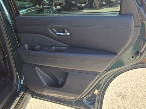 Used 2022 Nissan Pathfinder SL image 11