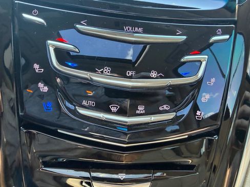 Used 2018 Cadillac Escalade ESV Luxury RWD image 13