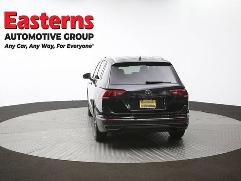 Used 2024 Volkswagen Tiguan SE image 37
