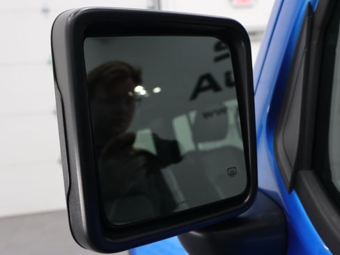 Used 2022 Jeep Wrangler Unlimited Sahara w/ LED Lighting Group AWD/4WD image 35
